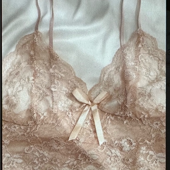 Lounge Wear - Picture 2 of 5